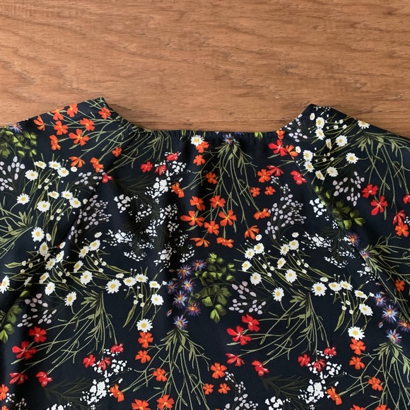 Como Vintage Black Floral Short Sleeve V-Neck Front Tie Top Blouse Dressy Casual - Picture 7 of 12